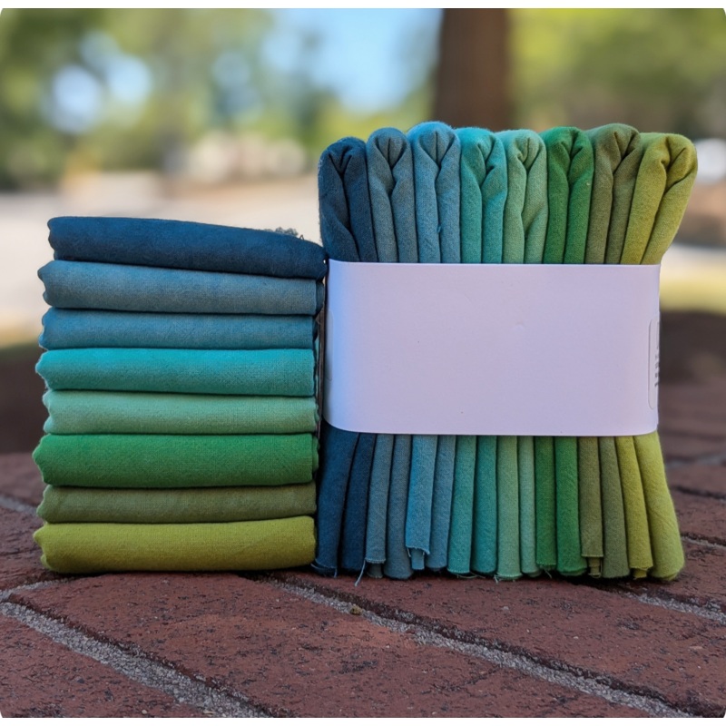 Cherrywood Hand Dyed Fabrics - Farmland 8 Step Fat Quarter Bundle (Blue to Green) - 8 pieces